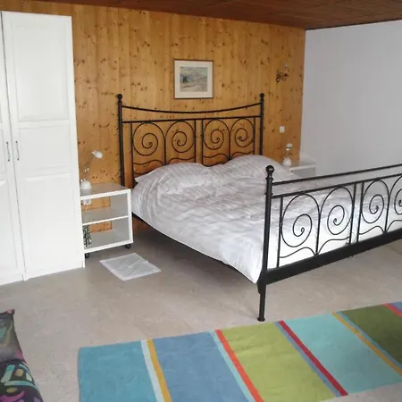 Bed & Kitchen