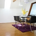 Bed & Kitchen