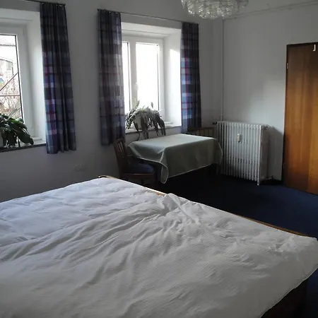 Bed & Kitchen