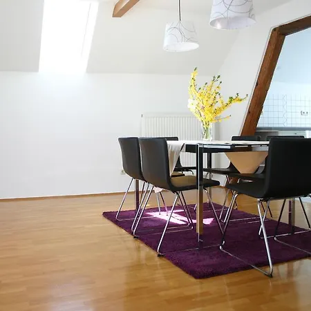 Bed & Kitchen