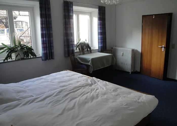 Bed & Kitchen