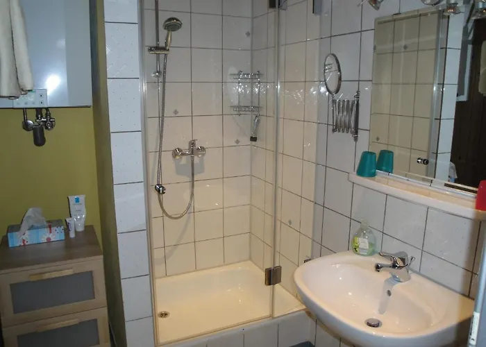 Bed & Kitchen *